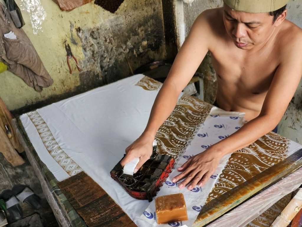 Tentang Batik Domas
