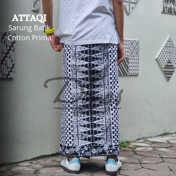 Attaqi Sarung Batik Katun Cap Black White BD 0501010 - Image 2