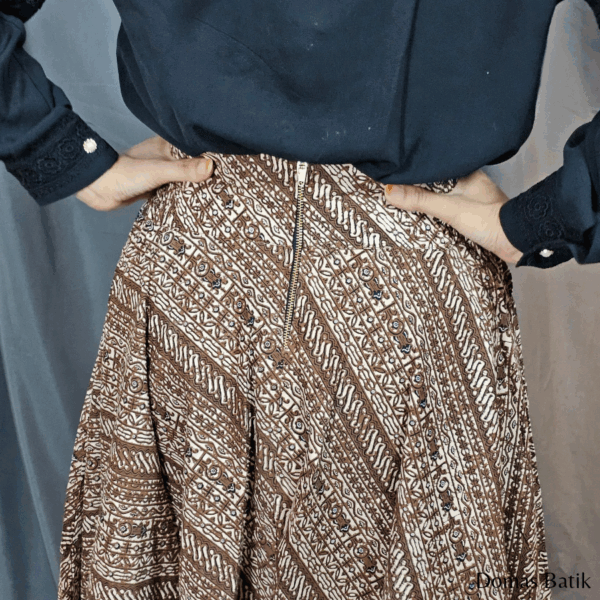 Rok Batik Payung Katun Dan Liris Cap Sogan BD - Image 3
